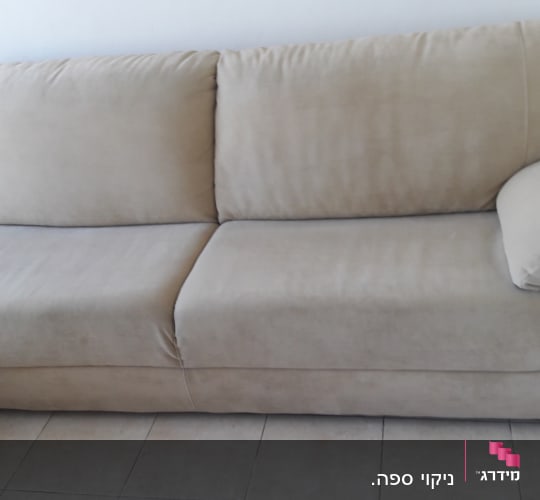 ספה בצבע בז